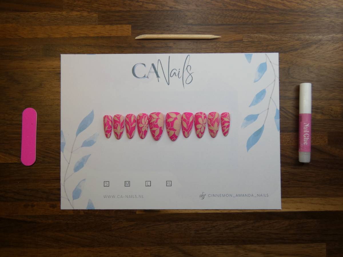 luxe press-on nagels plaknagels in verpakking